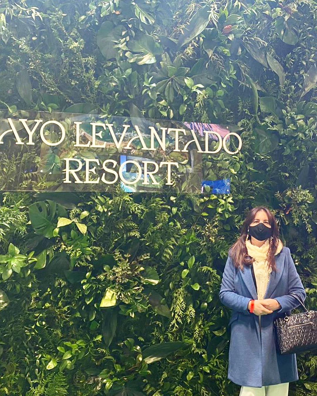 Foto 7: Nuestra cónsul, la Ing Romina León Santos @minasg_ en un rincón de nuestro país, Cayo Levantado.